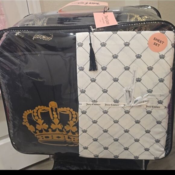 Juicy Couture Home Gold Foil JC Logo 8-PC Printed Queen Bed Set - Picture 5 of 6